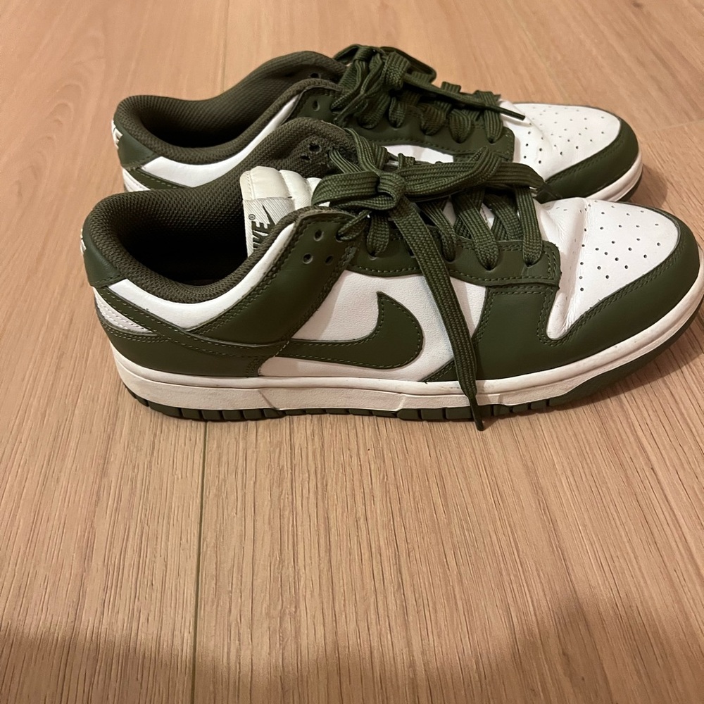 Nike Dunk Low Retro Sneaker. Great condition only worn a couple of times.